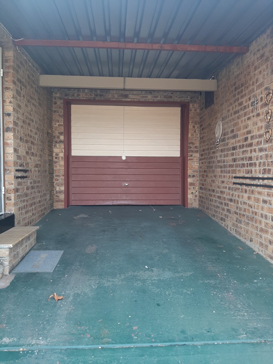 3 Bedroom Property for Sale in Uitsig Free State